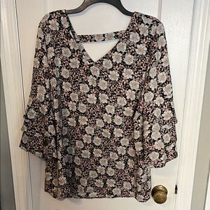 Roz & Ali Floral V-Neck Blouse - Black and White
